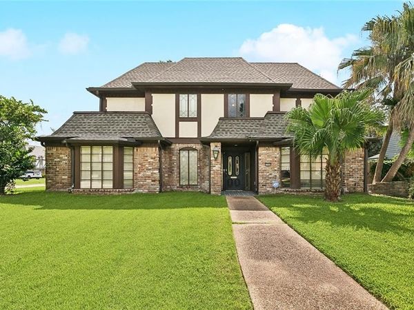 3700 RED OAK Court, New Orleans, LA 70131