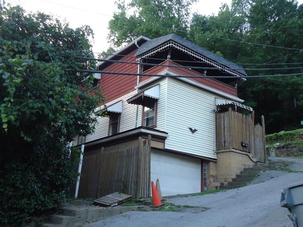 22 Vine Street, WELCH, WV 24801