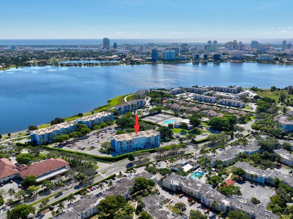 500 Executive Center Drive, Unit 3-J, West Palm Beach, FL 33401