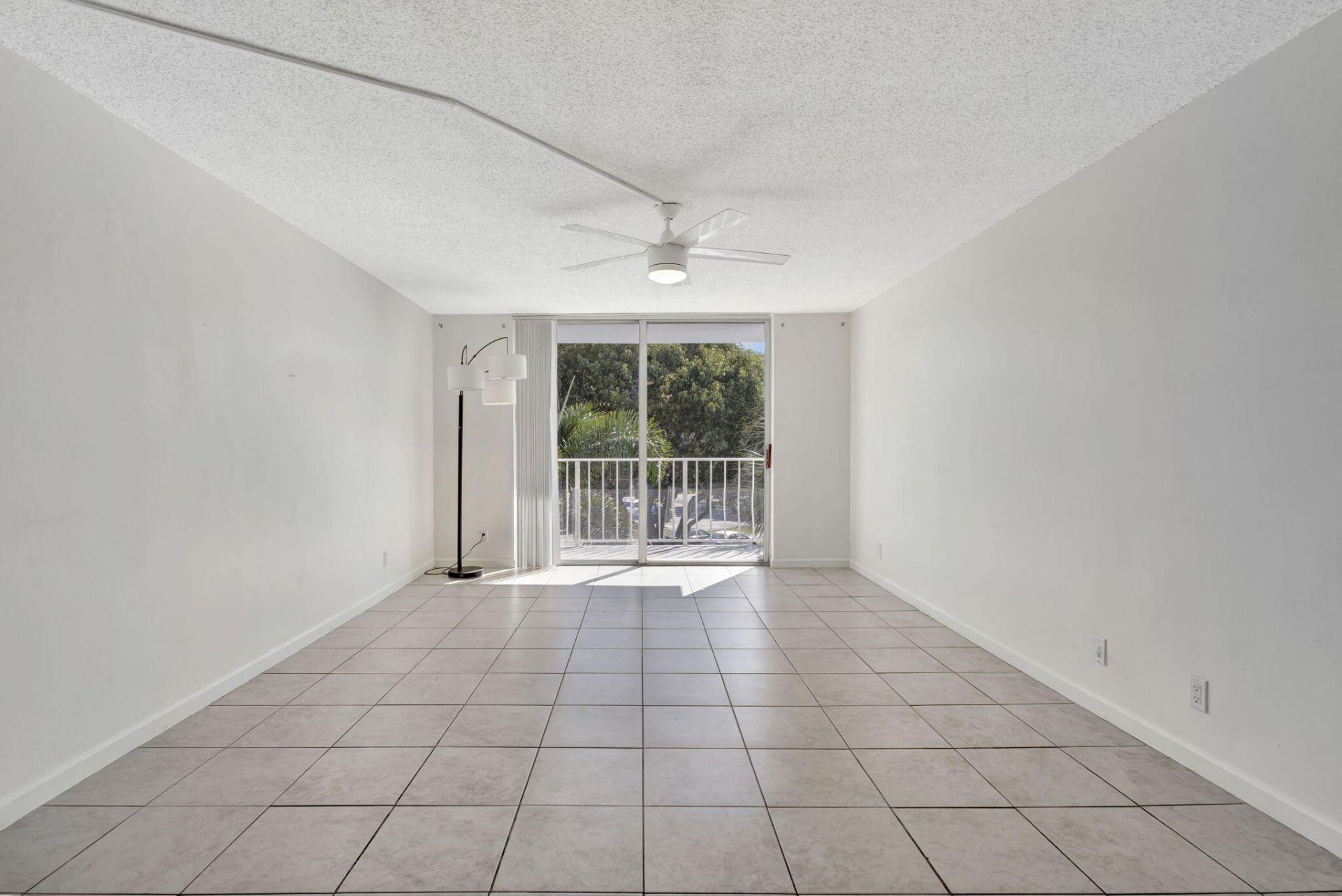 500 Executive Center Drive, Unit 3-J, West Palm Beach, FL 33401 Photo