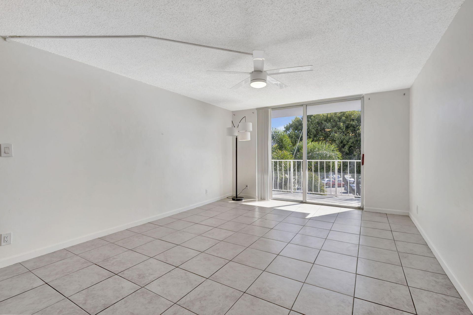 500 Executive Center Drive, Unit 3-J, West Palm Beach, FL 33401 Photo