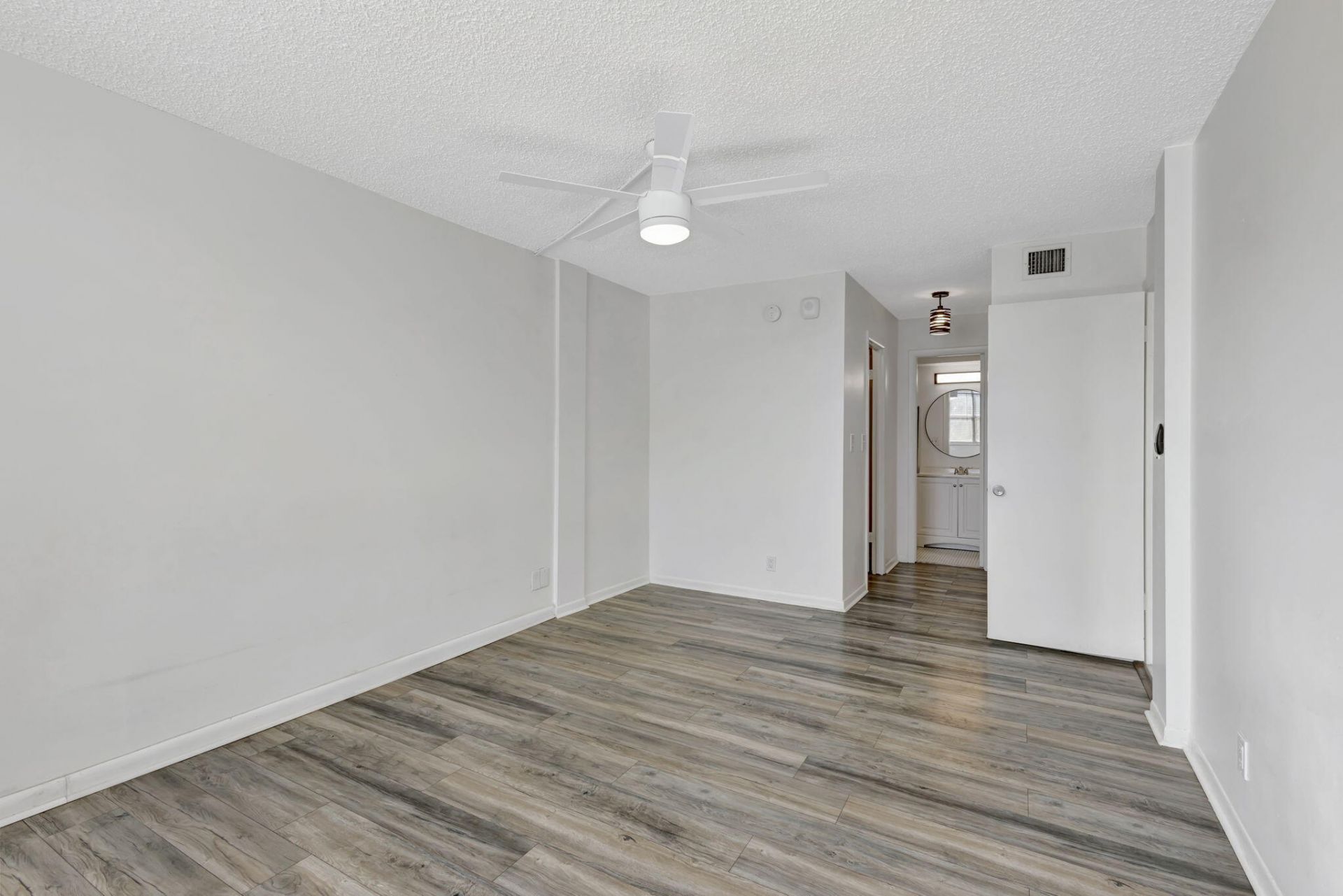 500 Executive Center Drive, Unit 3-J, West Palm Beach, FL 33401 Photo