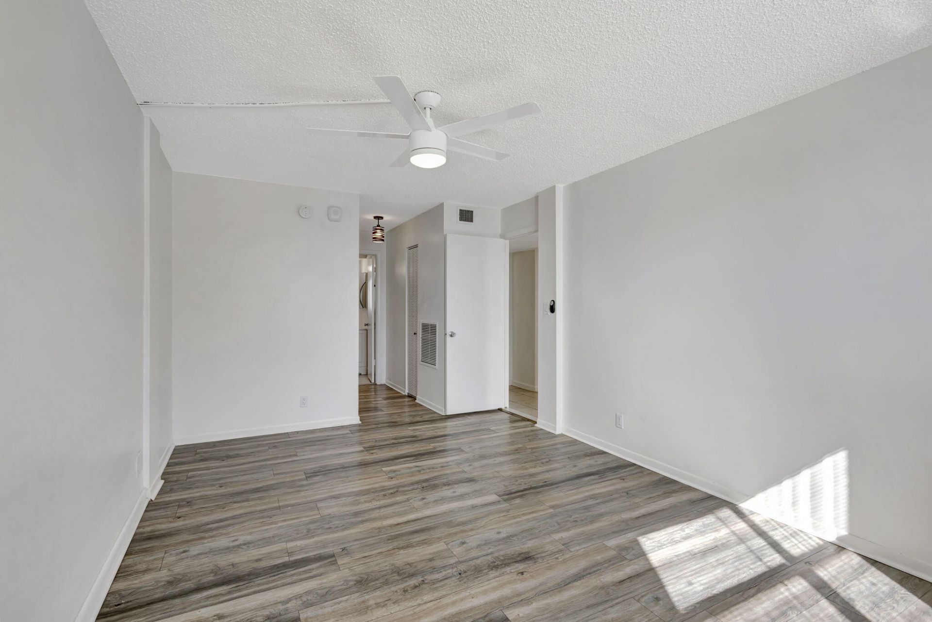 500 Executive Center Drive, Unit 3-J, West Palm Beach, FL 33401 Photo