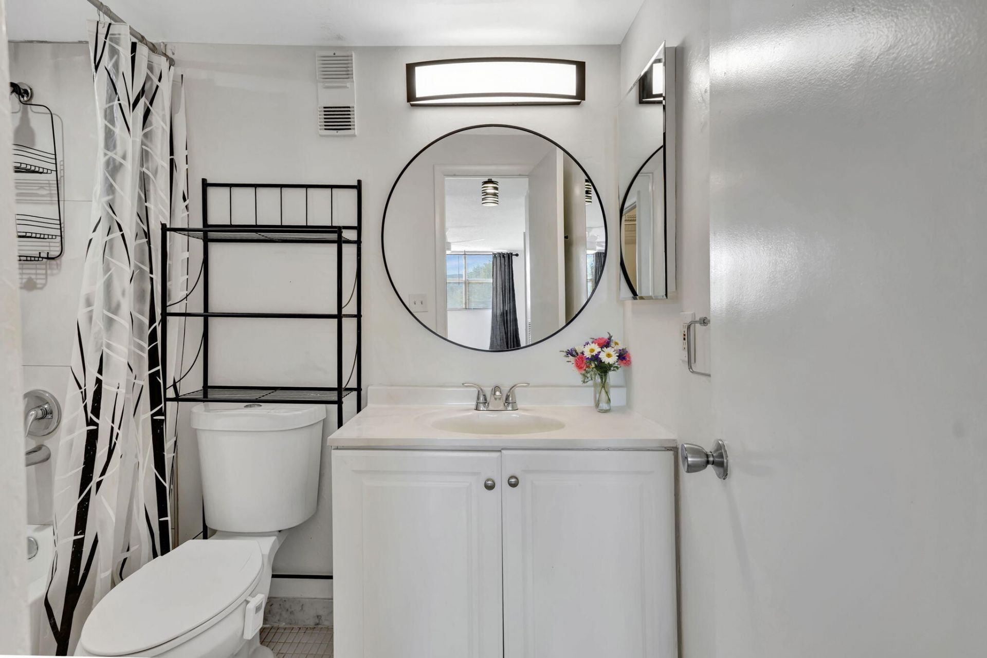 500 Executive Center Drive, Unit 3-J, West Palm Beach, FL 33401 Photo