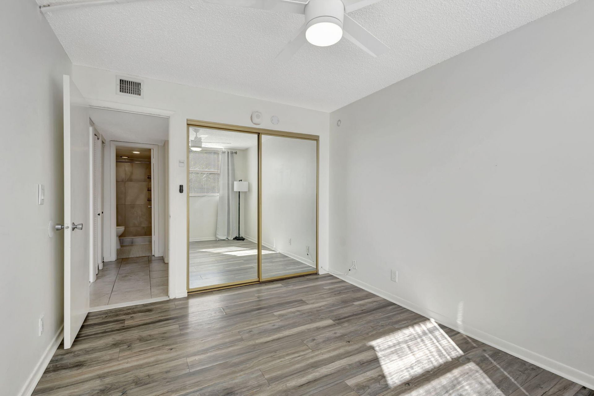 500 Executive Center Drive, Unit 3-J, West Palm Beach, FL 33401 Photo