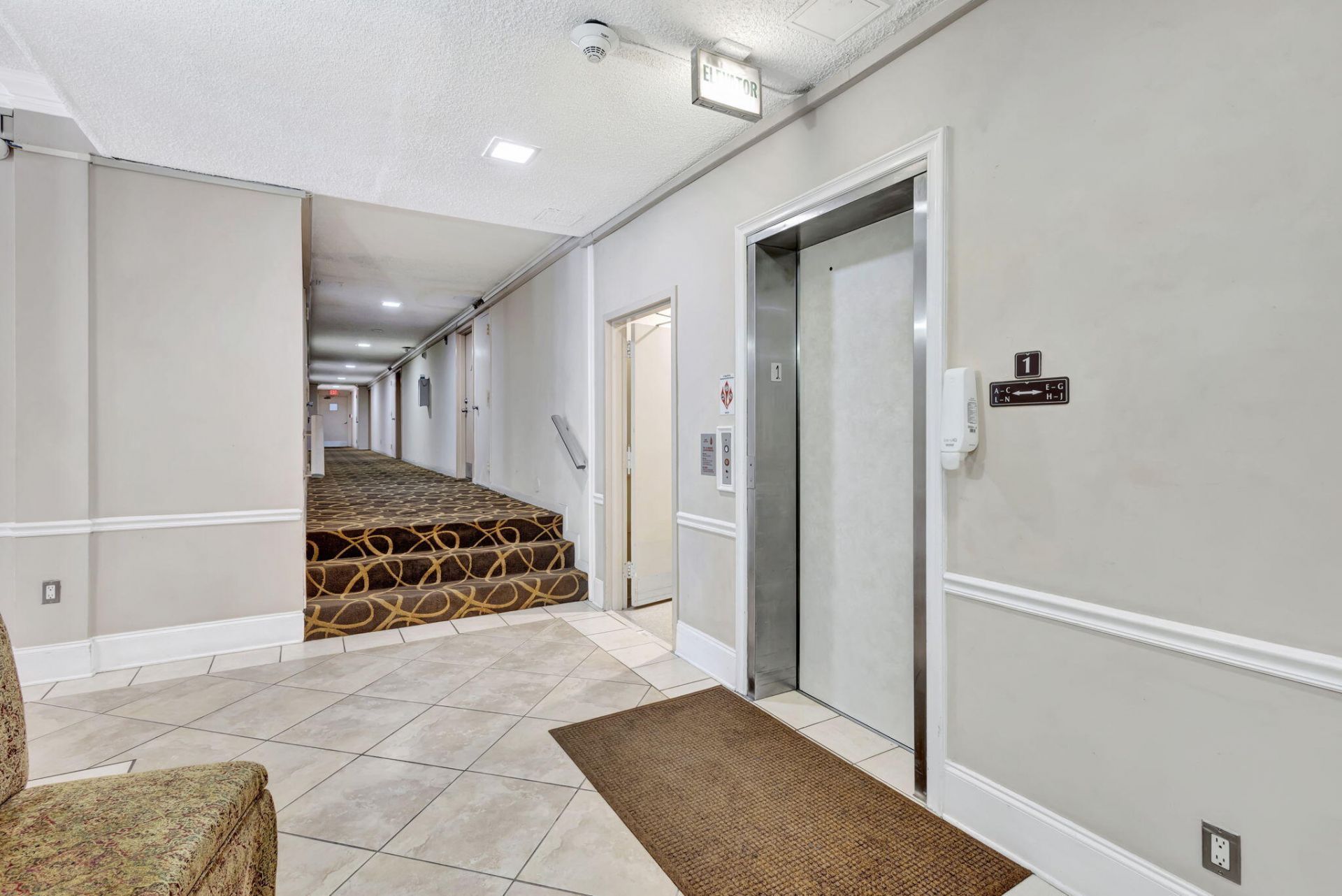 500 Executive Center Drive, Unit 3-J, West Palm Beach, FL 33401 Photo