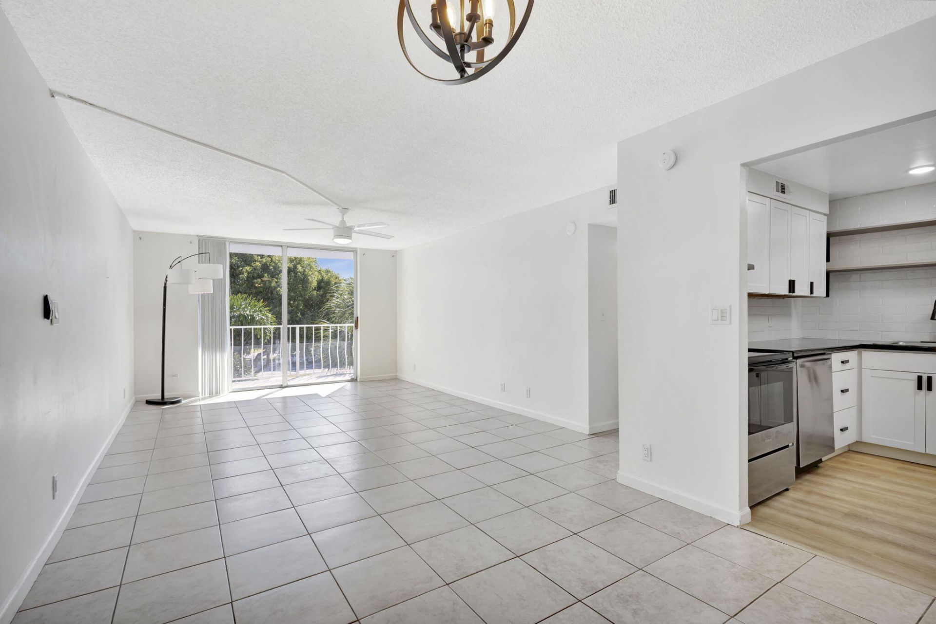 500 Executive Center Drive, Unit 3-J, West Palm Beach, FL 33401 Photo