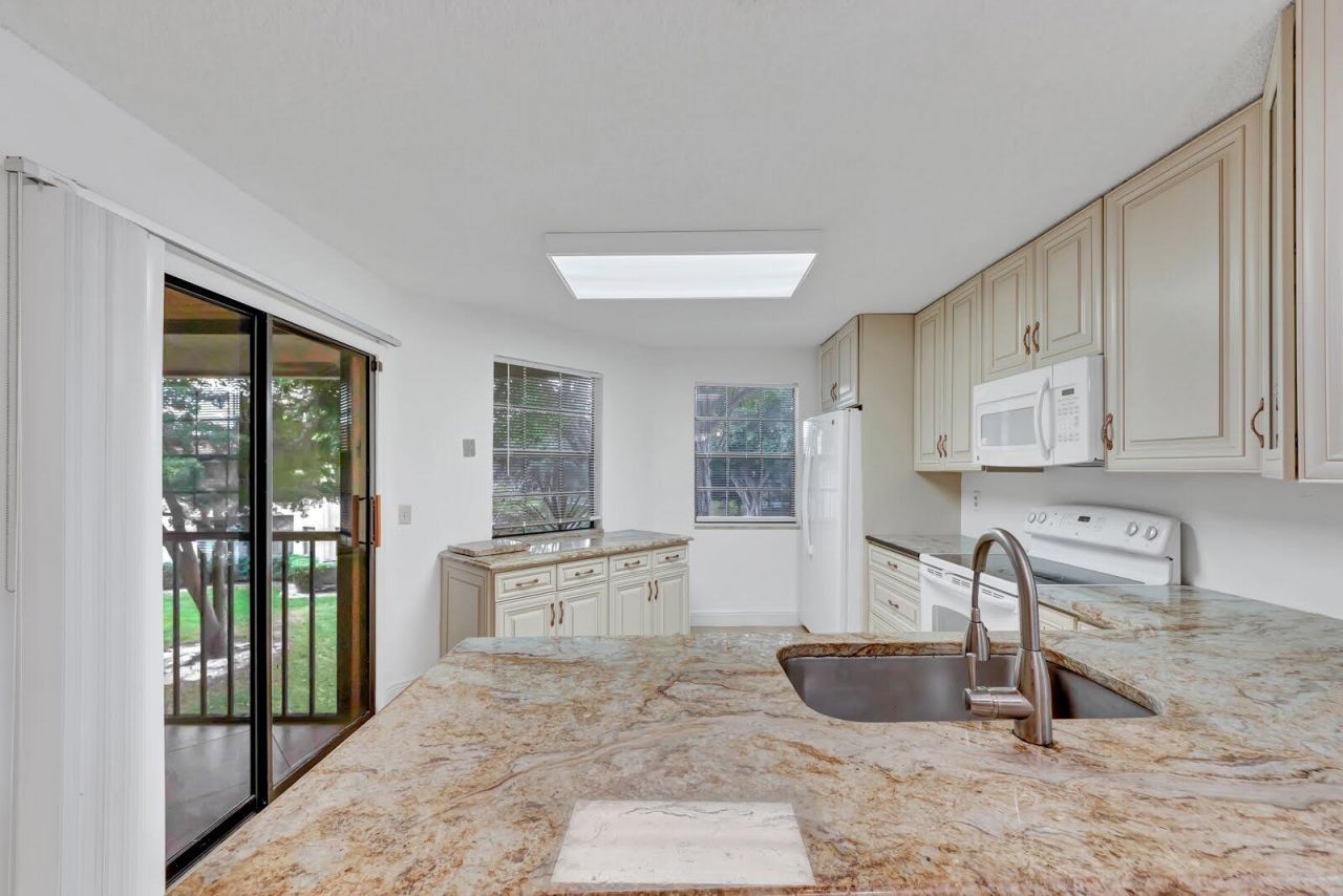 6698 Montego Bay Boulevard, Unit F, Boca Raton, FL 33433 Photo