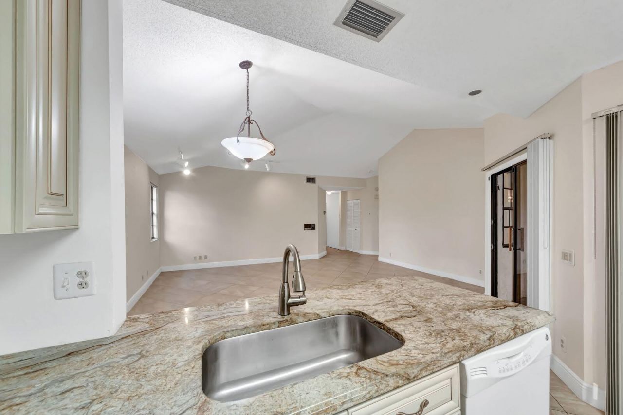 6698 Montego Bay Boulevard, Unit F, Boca Raton, FL 33433 Photo