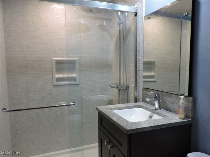 827 West Drive, Sheffield Village, OH 44054 Photo 16