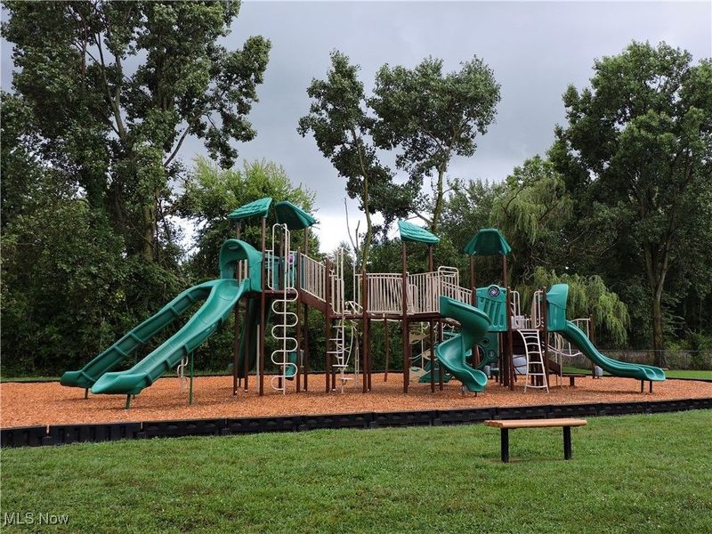 827 West Drive, Sheffield Village, OH 44054 Photo 20