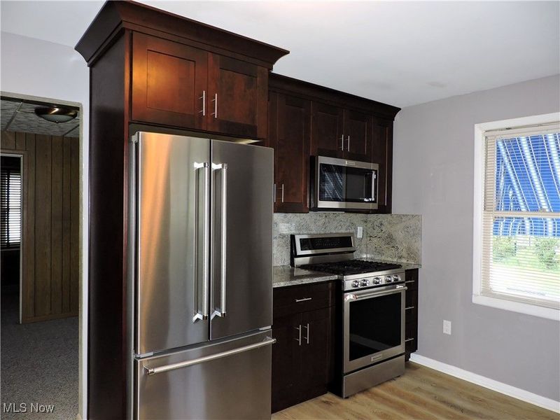 827 West Drive, Sheffield Village, OH 44054 Photo 7