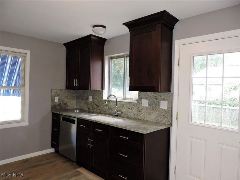 827 West Drive, Sheffield Village, OH 44054 Photo 8