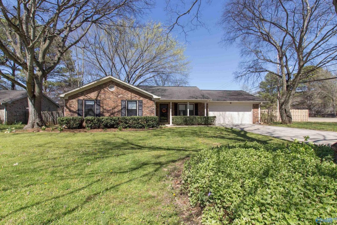 1111 Lyngate Drive, Huntsville, AL 35803 Main Photo