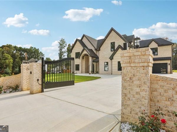 1090 Larosa Drive, Lawrenceville, GA 30043