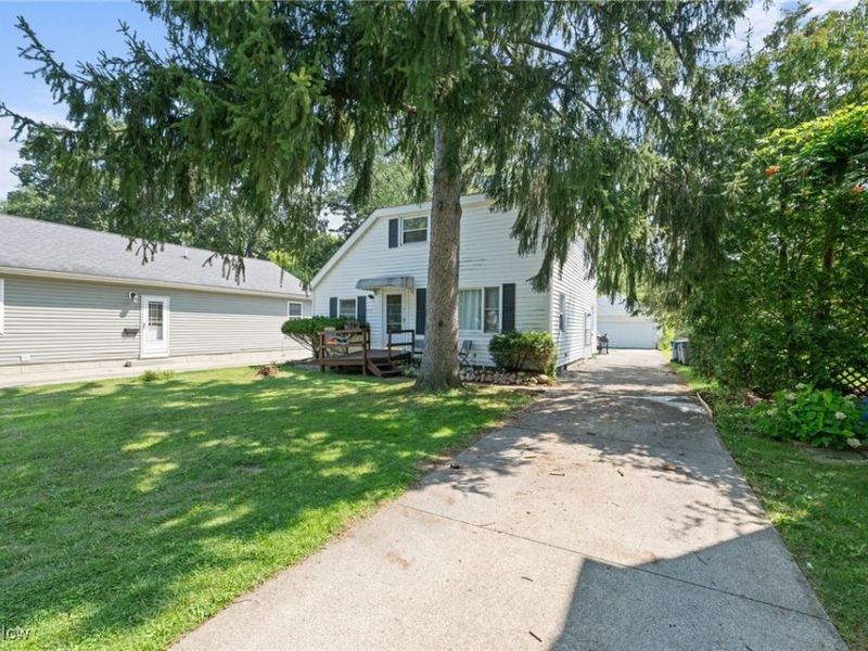 3913 W 227th Street, Fairview Park, OH 44126 Photo 3