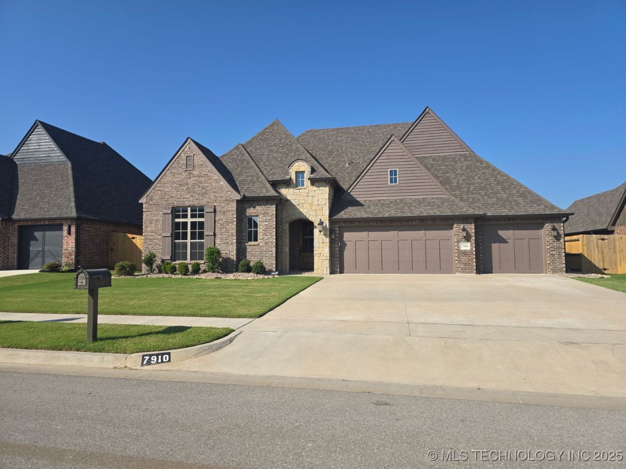 7910 N 149th East Avenue, Owasso, OK 74055 Main Photo