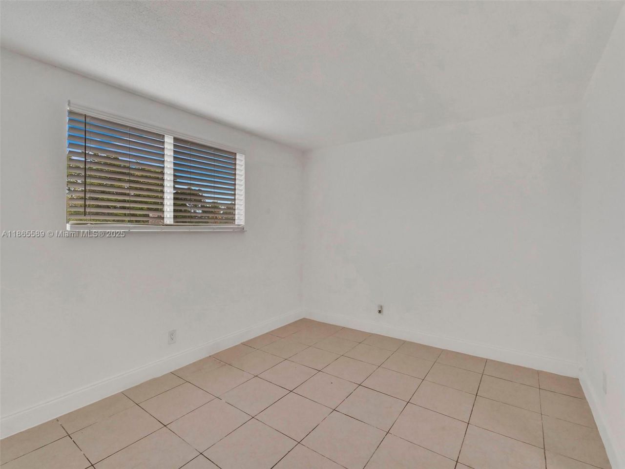 14190 W Dixie Hwy, Unit 16, North Miami, FL 33161 Photo