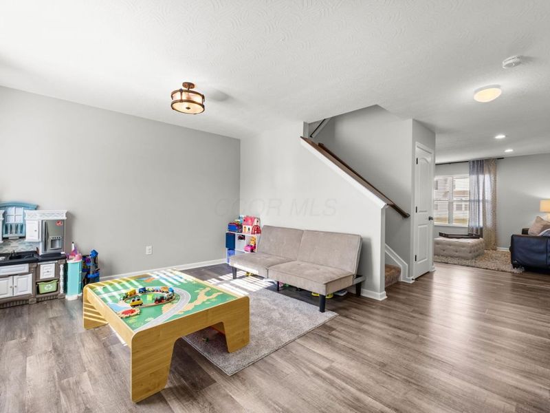 585 Weaver Ridge Drive, Marysville, OH 43040 Photo 4