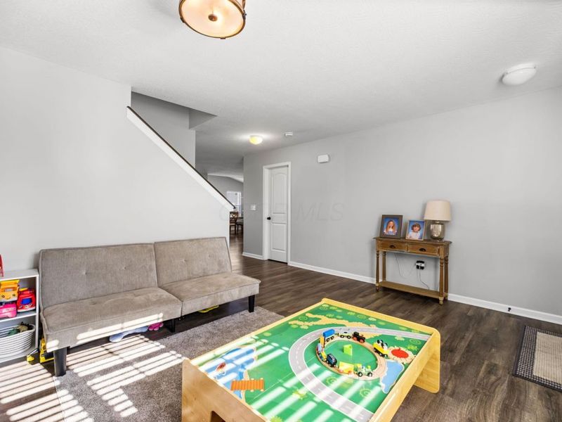 585 Weaver Ridge Drive, Marysville, OH 43040 Photo 5