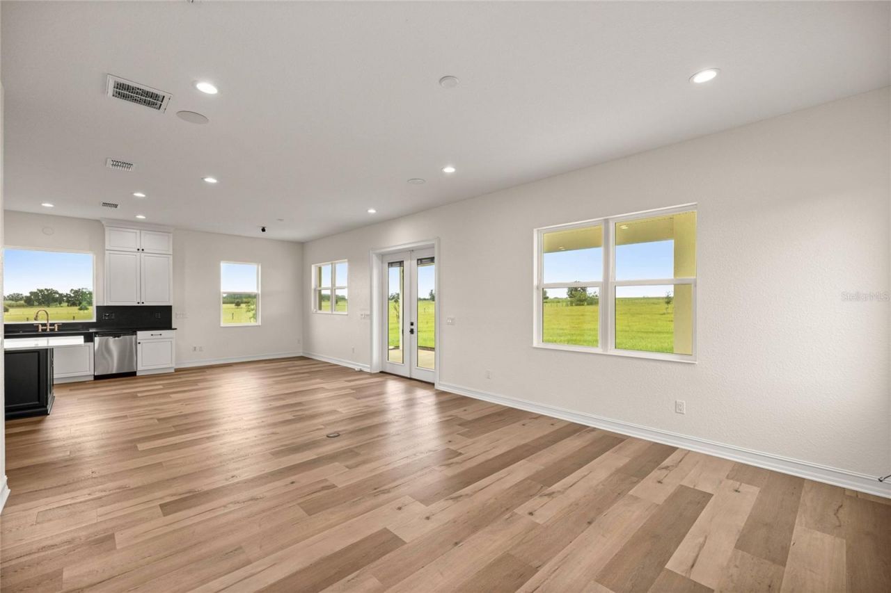 21786 NW 27th Street, Morriston, FL 32668 Photo