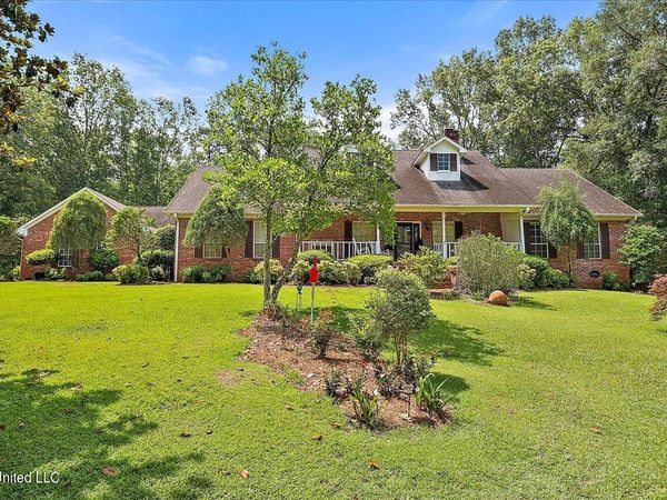 1600 Pine Hill Drive, Raymond, MS 39154