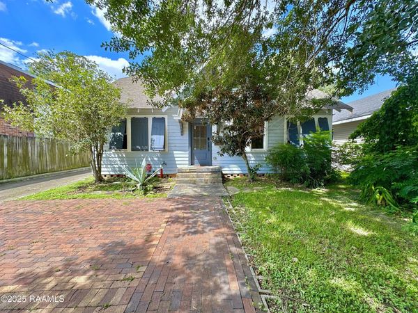 304 Versailles Boulevard , Lafayette, LA 70501