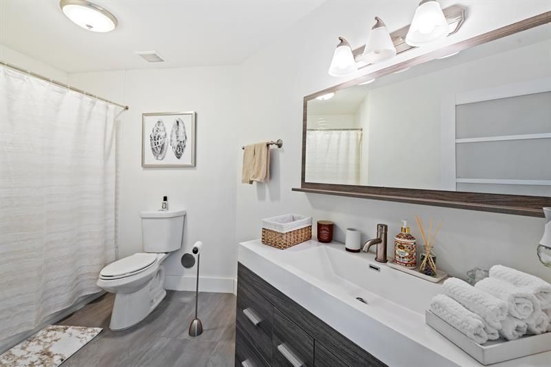 8340 NW 167th Ter, Miami Lakes, FL 33016 Photo