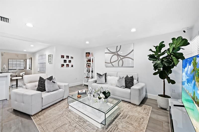 8340 NW 167th Ter, Miami Lakes, FL 33016 Photo