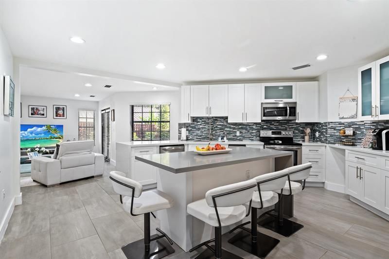 8340 NW 167th Ter, Miami Lakes, FL 33016 Photo