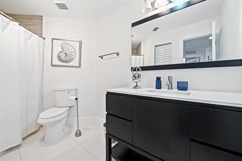 8340 NW 167th Ter, Miami Lakes, FL 33016 Photo