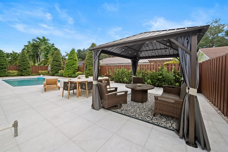 8340 NW 167th Ter, Miami Lakes, FL 33016 Photo