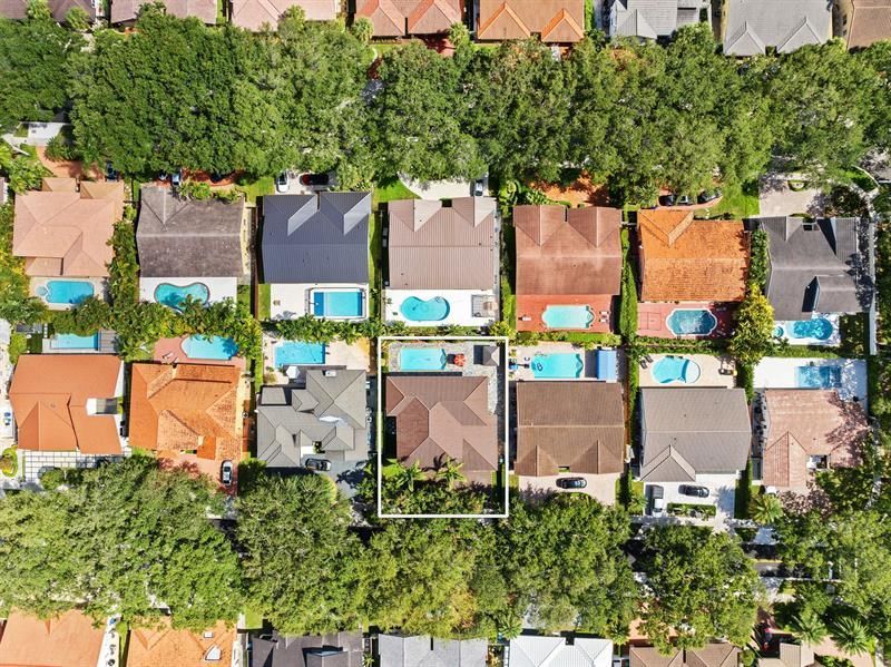 8340 NW 167th Ter, Miami Lakes, FL 33016 Photo