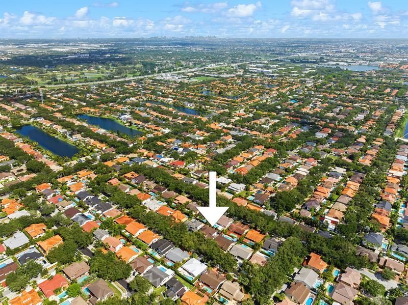 8340 NW 167th Ter, Miami Lakes, FL 33016 Photo