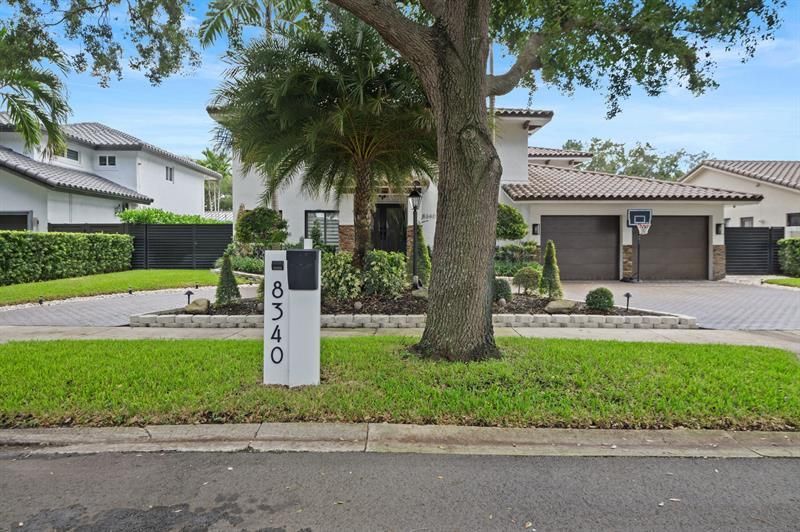 8340 NW 167th Ter, Miami Lakes, FL 33016 Photo