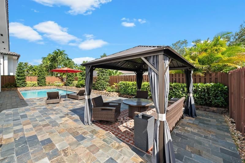 8340 NW 167th Ter, Miami Lakes, FL 33016 Photo