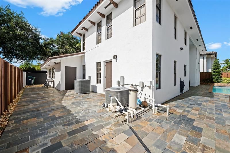 8340 NW 167th Ter, Miami Lakes, FL 33016 Photo