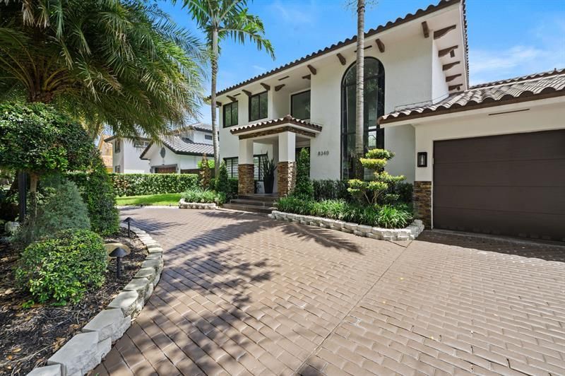 8340 NW 167th Ter, Miami Lakes, FL 33016 Photo