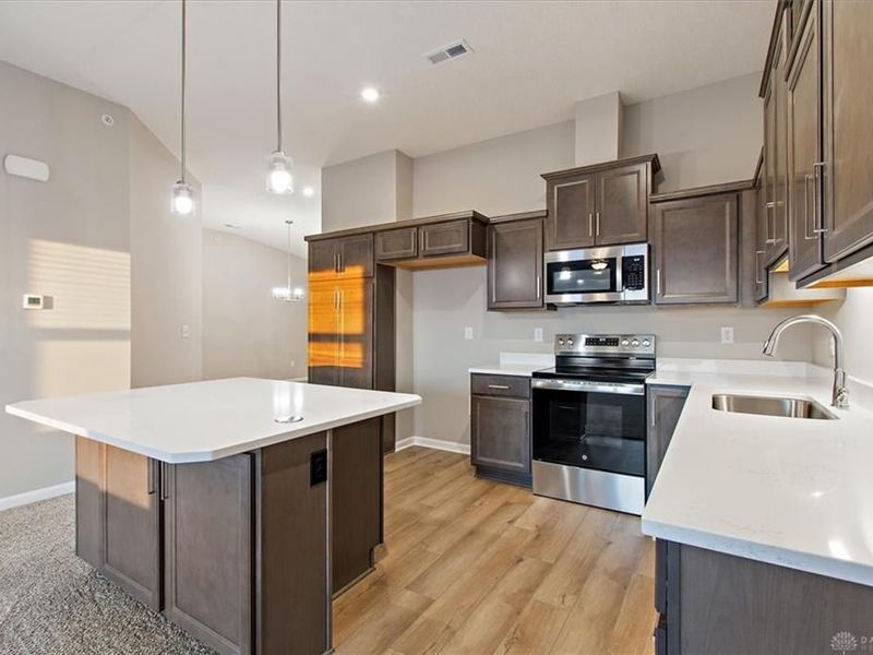 473 Bethpage Way, Unit 8-303, Turtlecreek Township, OH 45036 Photo 3