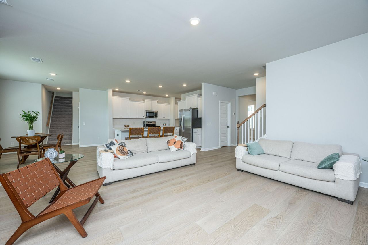 115 Swaying Palm Drive Photo 10