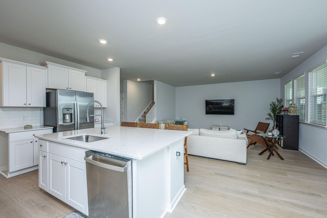 115 Swaying Palm Drive Photo 11