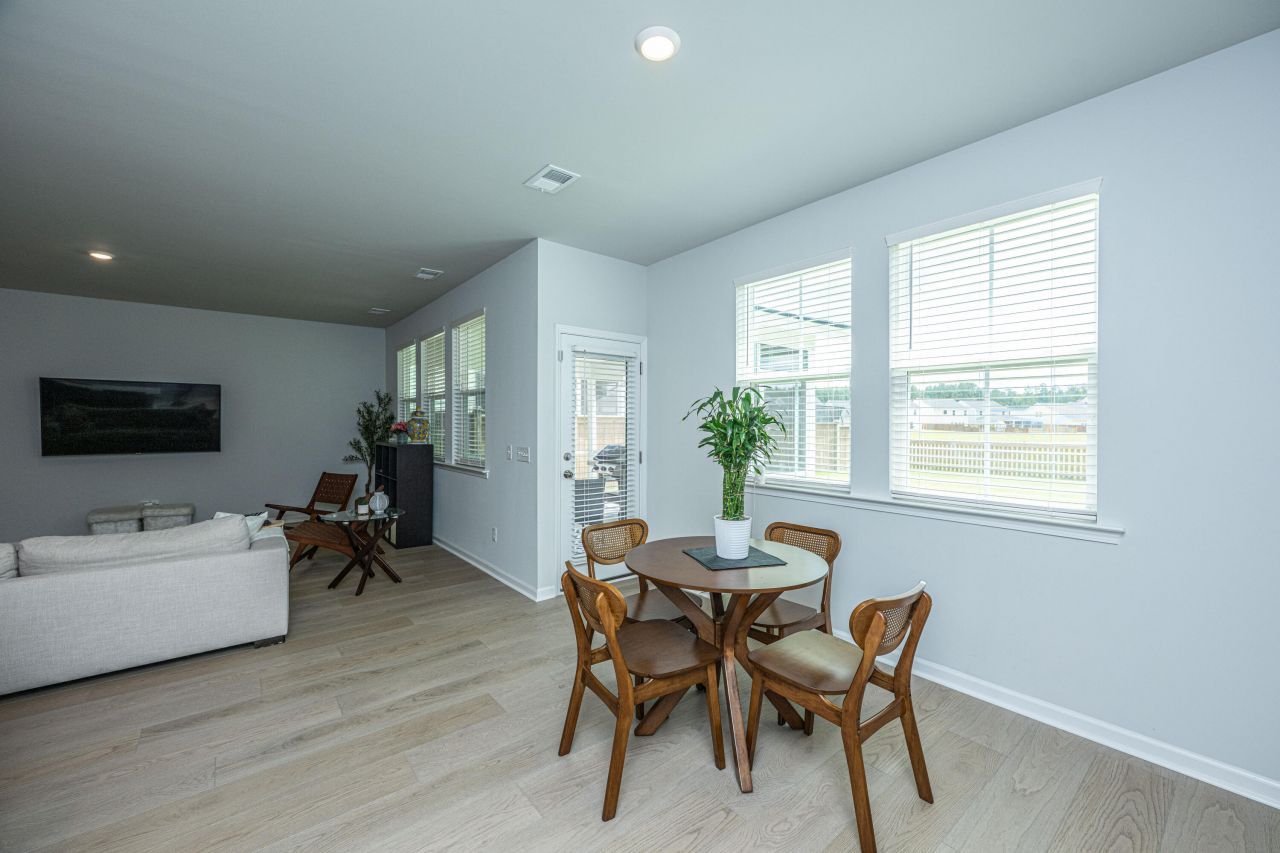 115 Swaying Palm Drive Photo 15