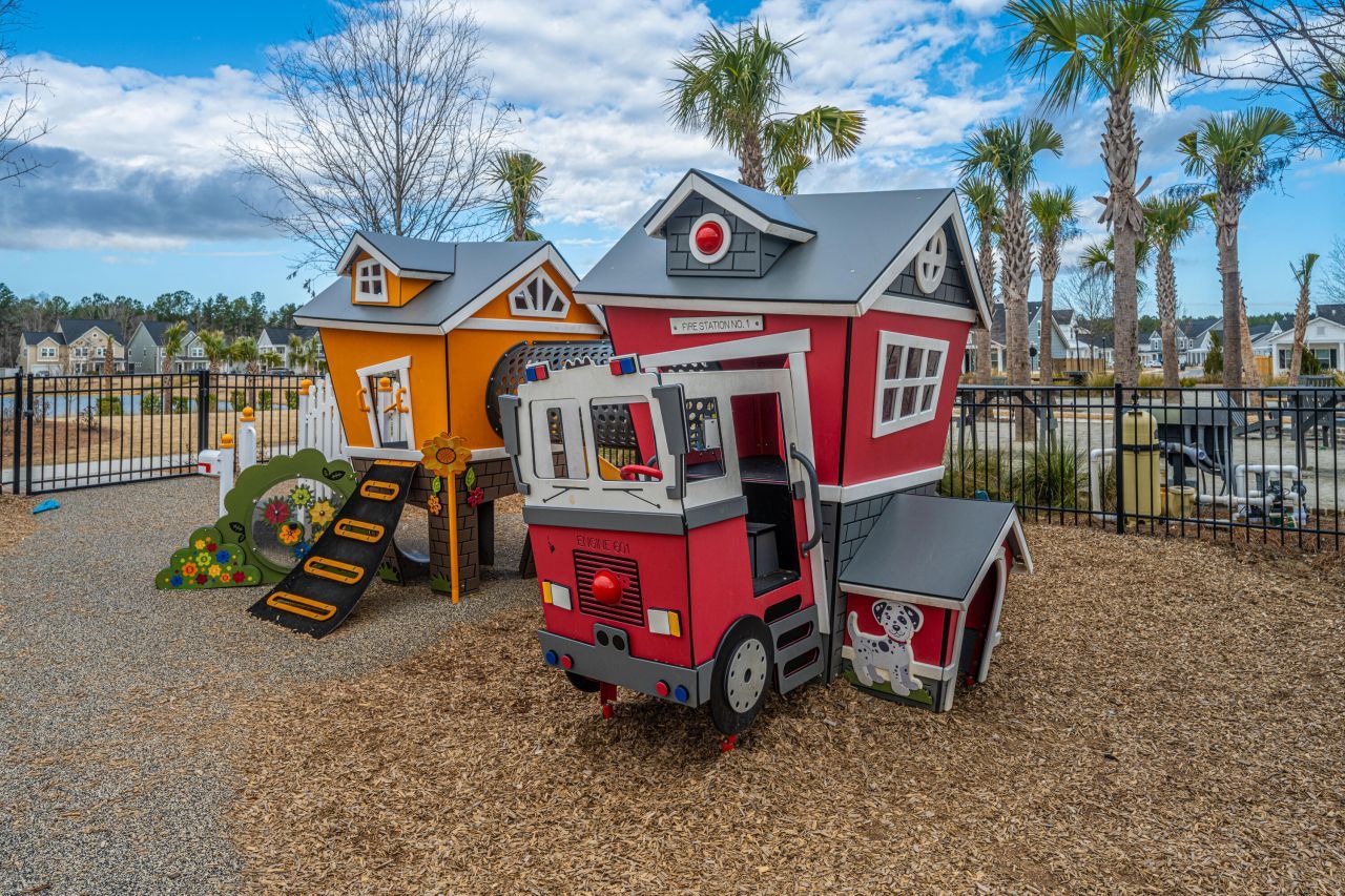 115 Swaying Palm Drive Photo 40