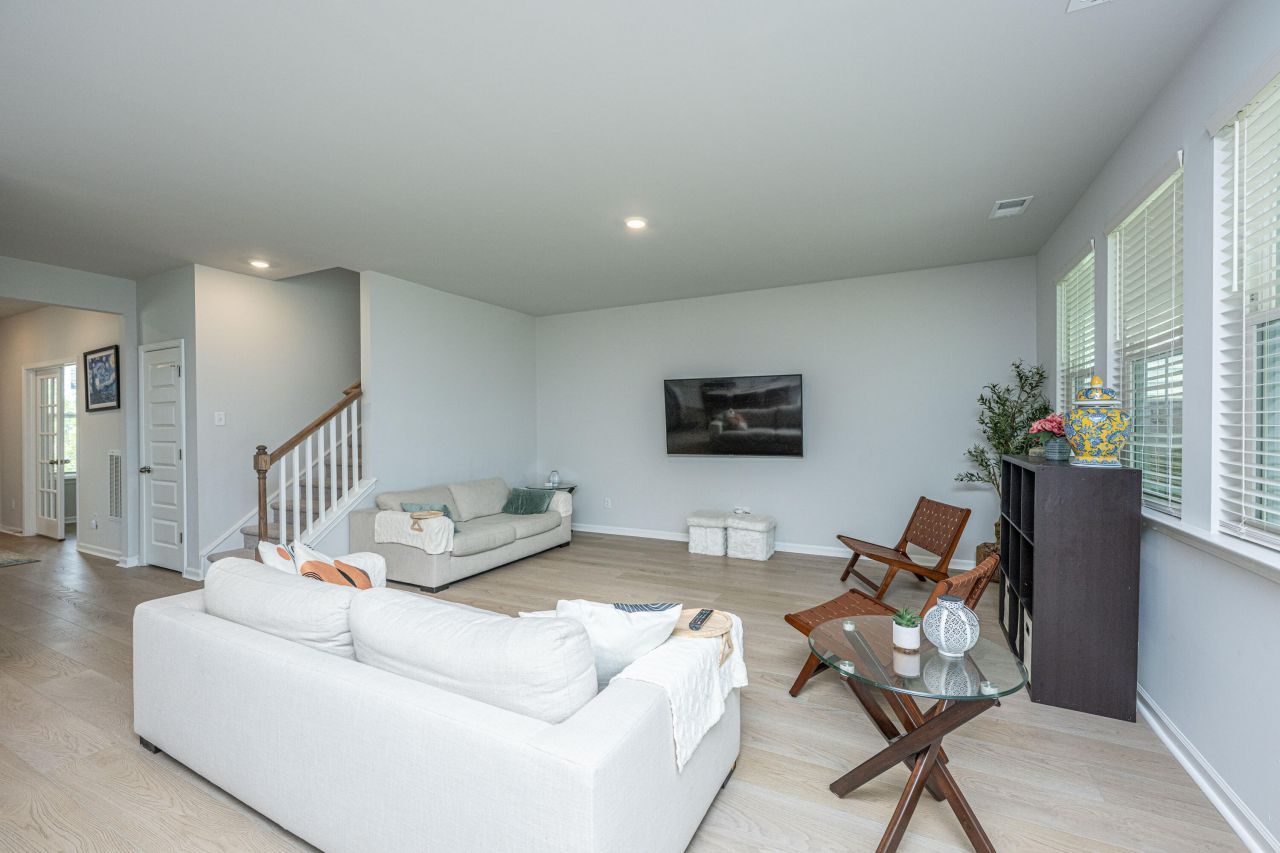 115 Swaying Palm Drive Photo 8