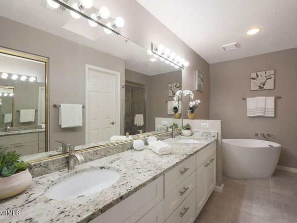 10080 E MOUNTAINVIEW LAKE Drive, Unit 220, Scottsdale, AZ 85258