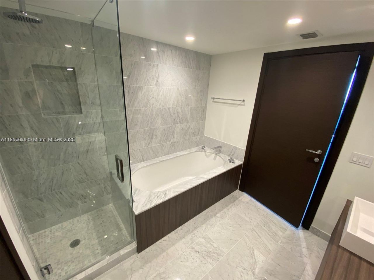 1000 Brickell Plz, Unit 3010, Miami, FL 33131 Photo