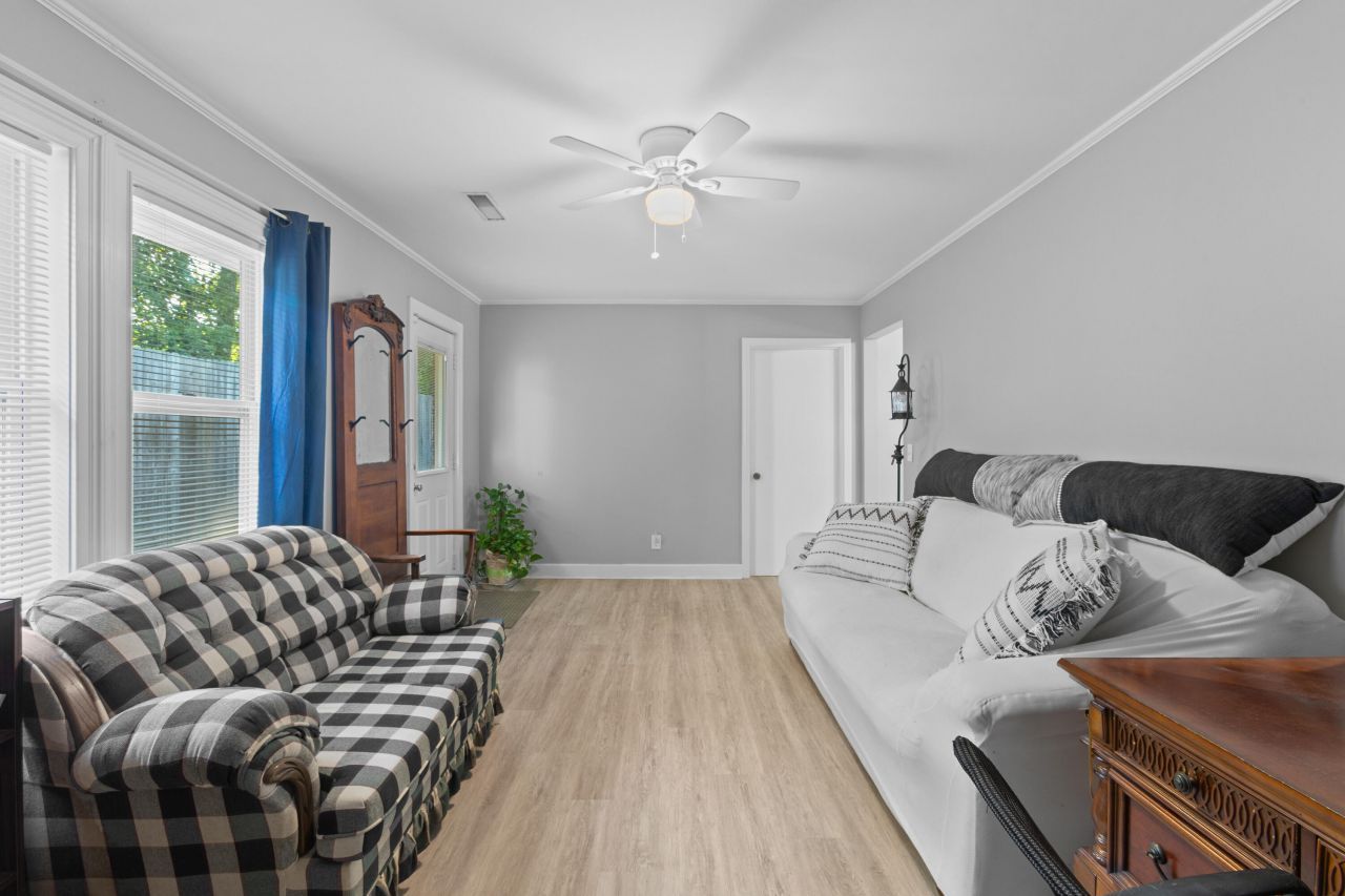 106 Goodwin Street Photo 24