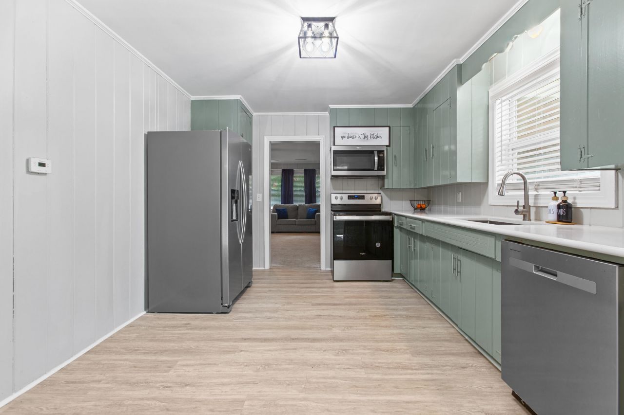 106 Goodwin Street Photo 8