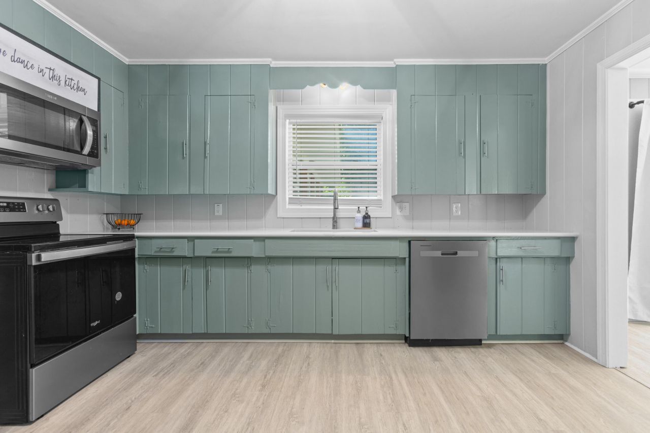 106 Goodwin Street Photo 9