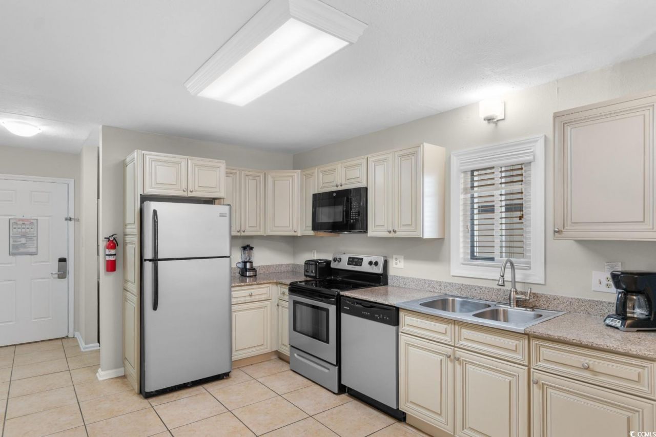 1011 S Ocean Blvd. Photo 4